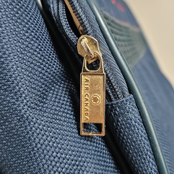 Vintage Air Canada Green Carry-On Bag - Picture 5 of 11